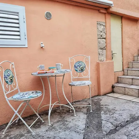 Lejlighed Missia - Cosy In Perfect Location *